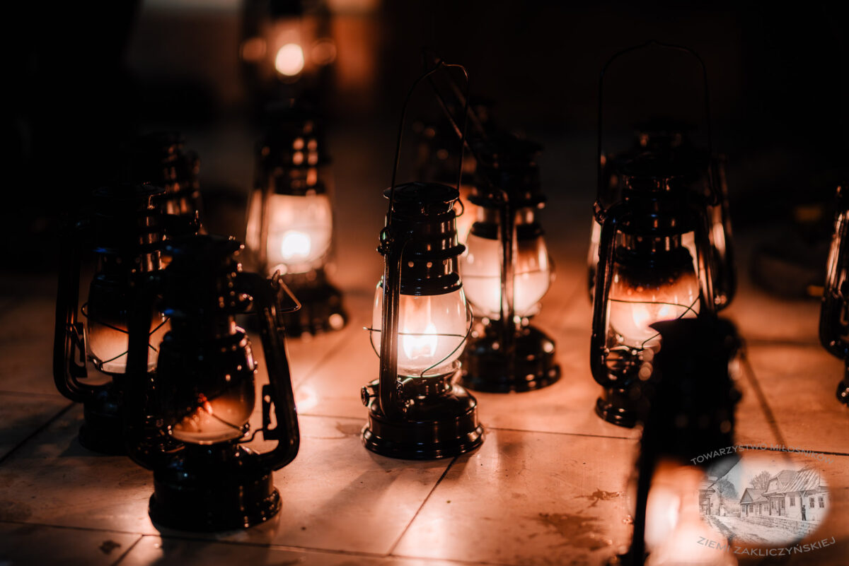 Nocne zwiedzanie Zakliczyna z lampionami pt.: „Ścieżkami dawnych mieszczan” 12 20251110 spacer 001