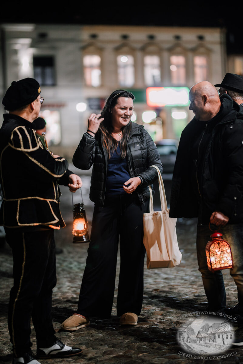 Nocne zwiedzanie Zakliczyna z lampionami pt.: „Ścieżkami dawnych mieszczan” 13 20251110 spacer 009