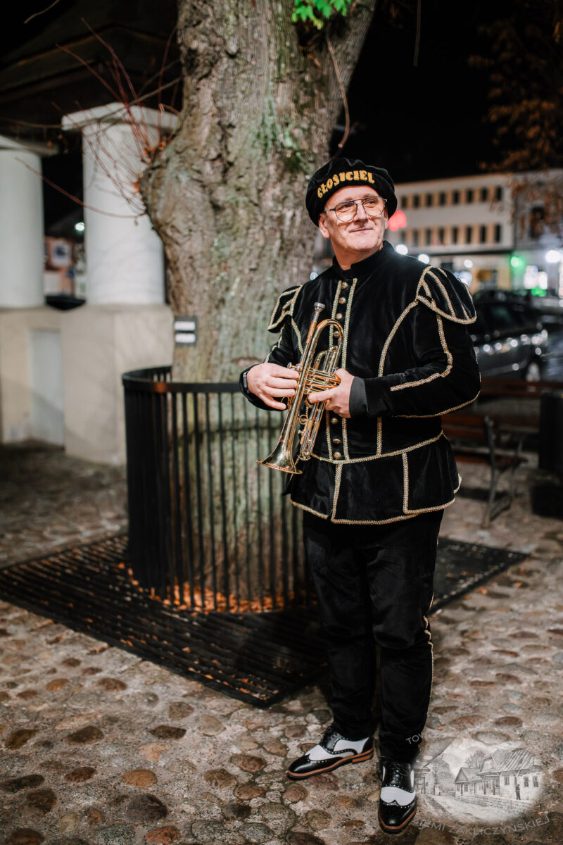 Nocne zwiedzanie Zakliczyna z lampionami pt.: „Ścieżkami dawnych mieszczan” 15 20251110 spacer 014