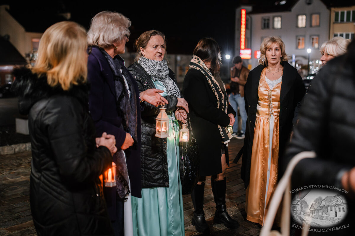 Nocne zwiedzanie Zakliczyna z lampionami pt.: „Ścieżkami dawnych mieszczan” 17 20251110 spacer 016