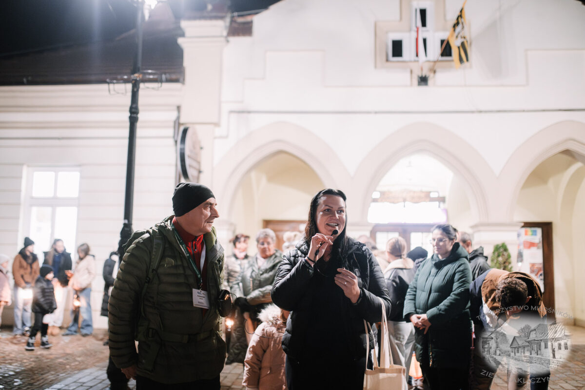 Nocne zwiedzanie Zakliczyna z lampionami pt.: „Ścieżkami dawnych mieszczan” 22 20251110 spacer 022