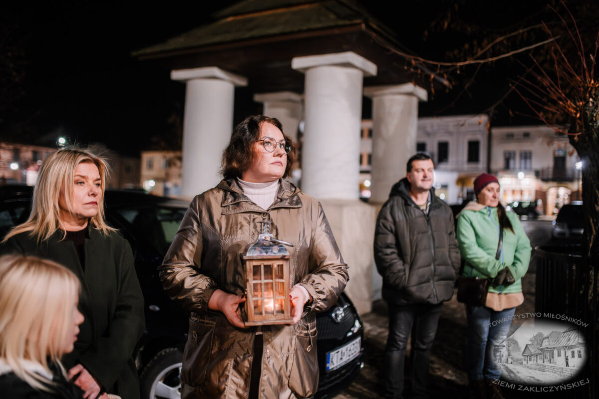 Nocne zwiedzanie Zakliczyna z lampionami pt.: „Ścieżkami dawnych mieszczan” 23 20251110 spacer 023