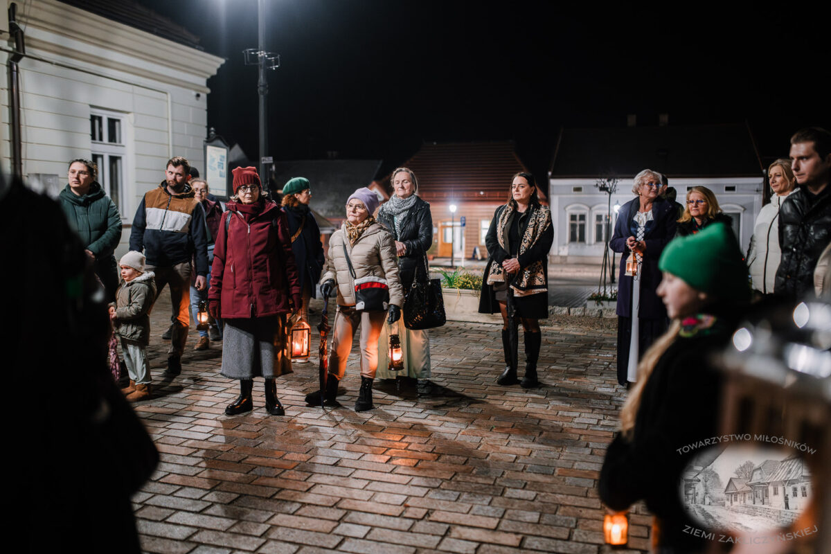 Nocne zwiedzanie Zakliczyna z lampionami pt.: „Ścieżkami dawnych mieszczan” 24 20251110 spacer 024