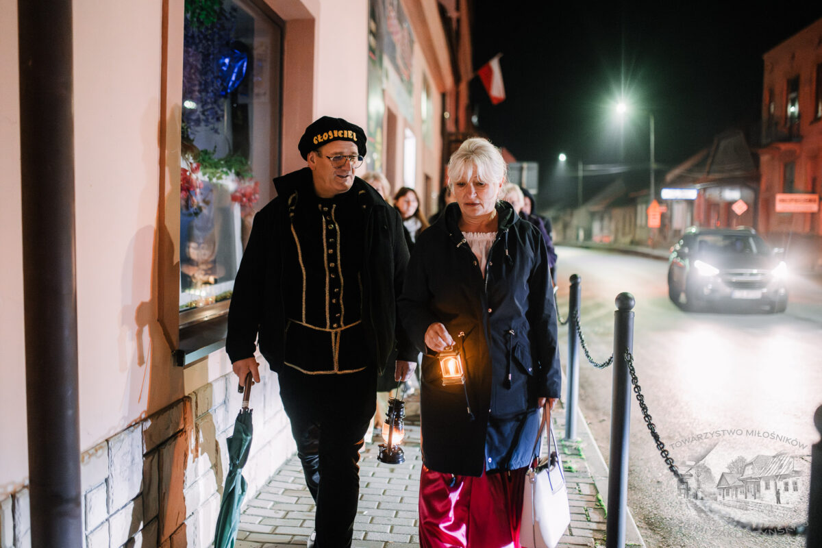 Nocne zwiedzanie Zakliczyna z lampionami pt.: „Ścieżkami dawnych mieszczan” 29 20251110 spacer 031