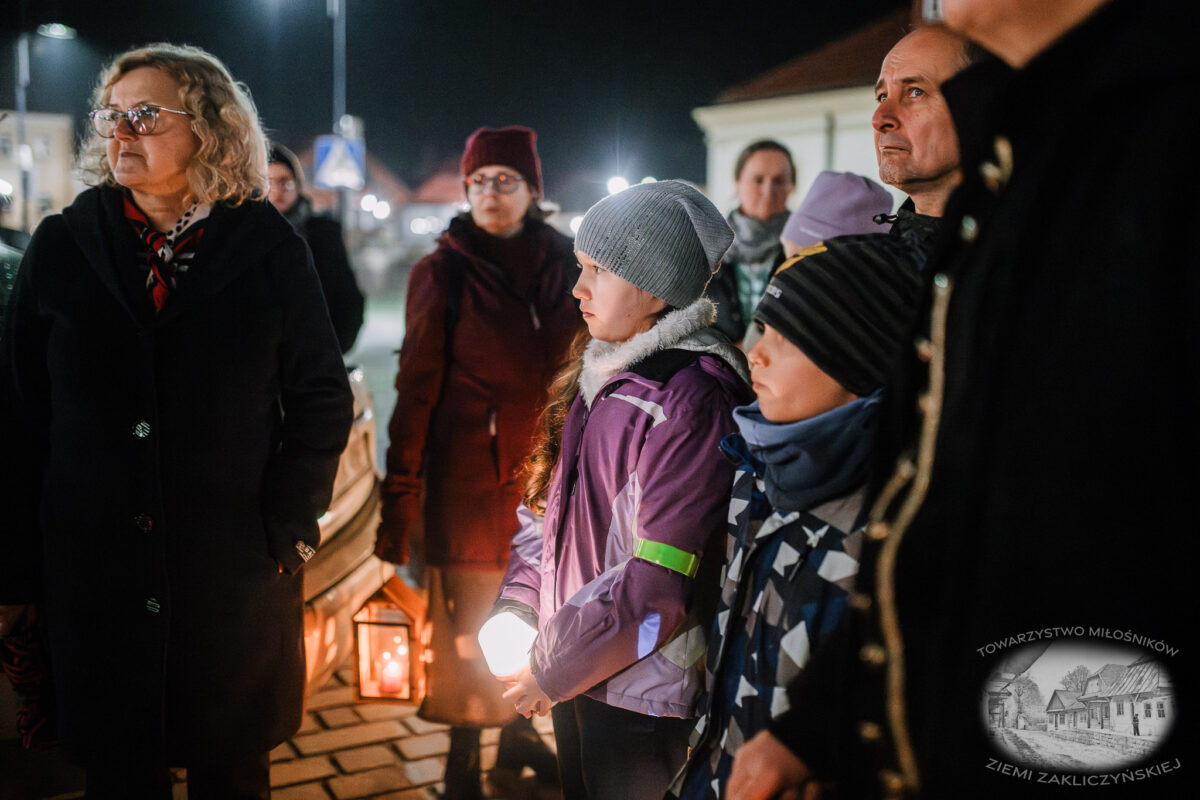 Nocne zwiedzanie Zakliczyna z lampionami pt.: „Ścieżkami dawnych mieszczan” 26 20251110 spacer 036