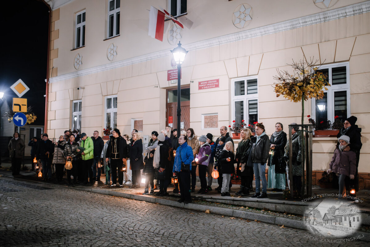 Nocne zwiedzanie Zakliczyna z lampionami pt.: „Ścieżkami dawnych mieszczan” 37 20251110 spacer 038