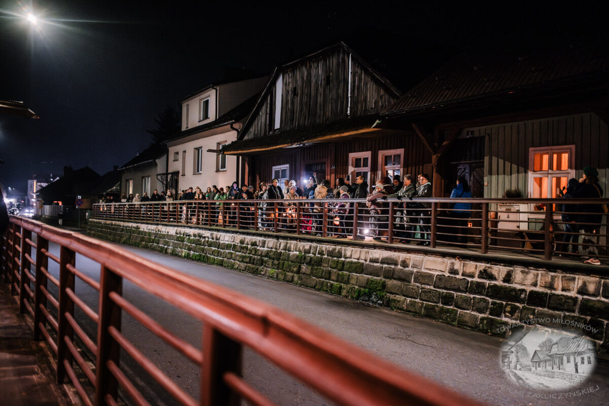 Nocne zwiedzanie Zakliczyna z lampionami pt.: „Ścieżkami dawnych mieszczan” 39 20251110 spacer 041