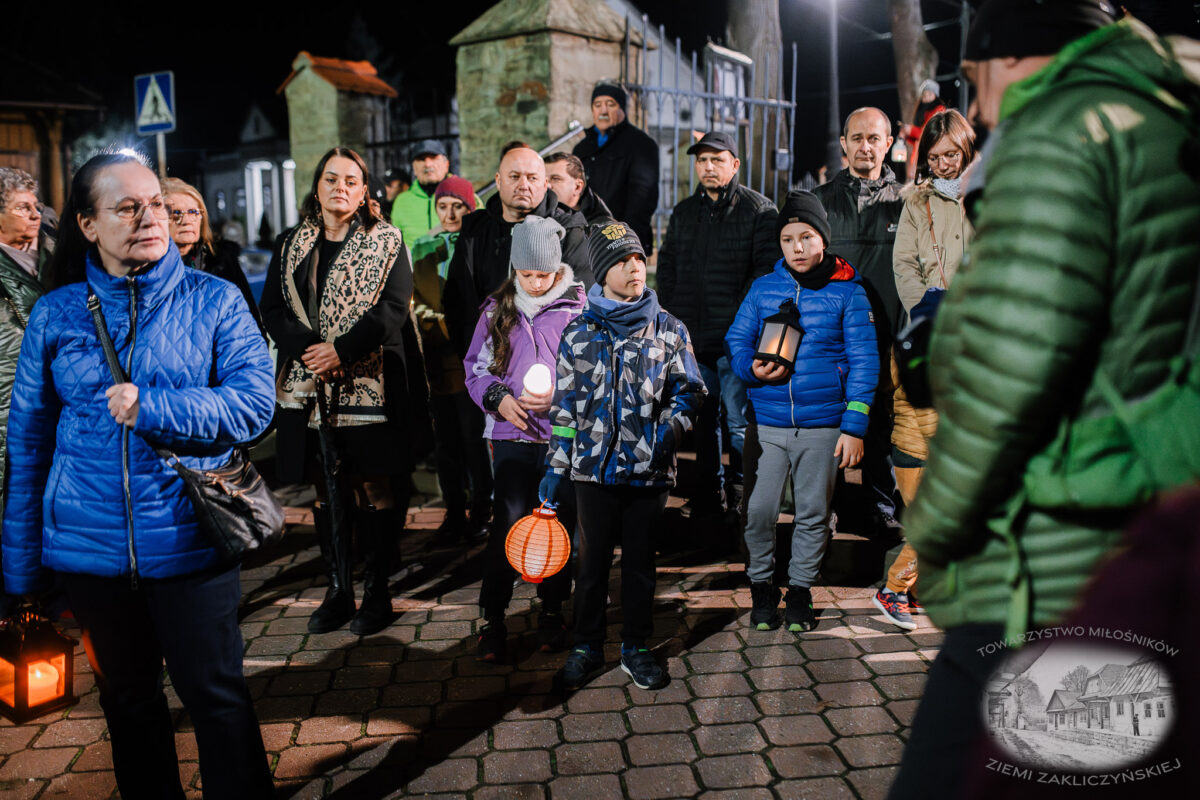 Nocne zwiedzanie Zakliczyna z lampionami pt.: „Ścieżkami dawnych mieszczan” 47 20251110 spacer 049