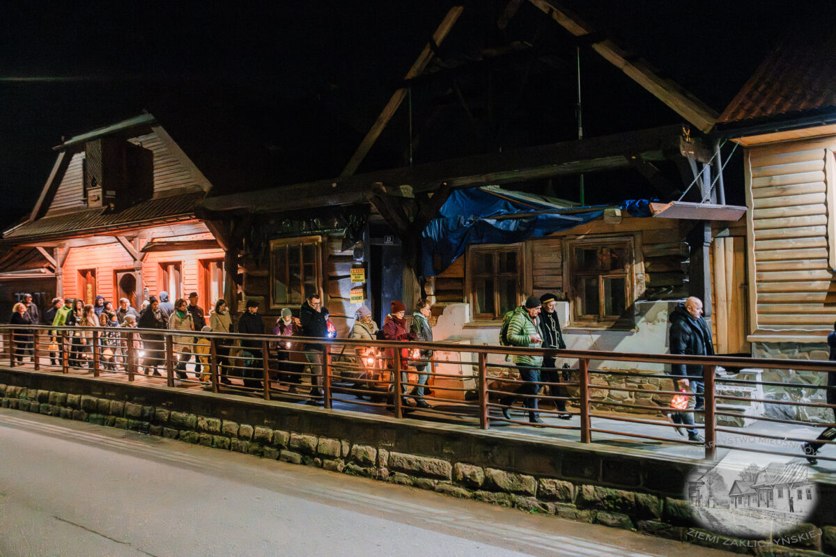 Nocne zwiedzanie Zakliczyna z lampionami pt.: „Ścieżkami dawnych mieszczan” 51 20251110 spacer 055