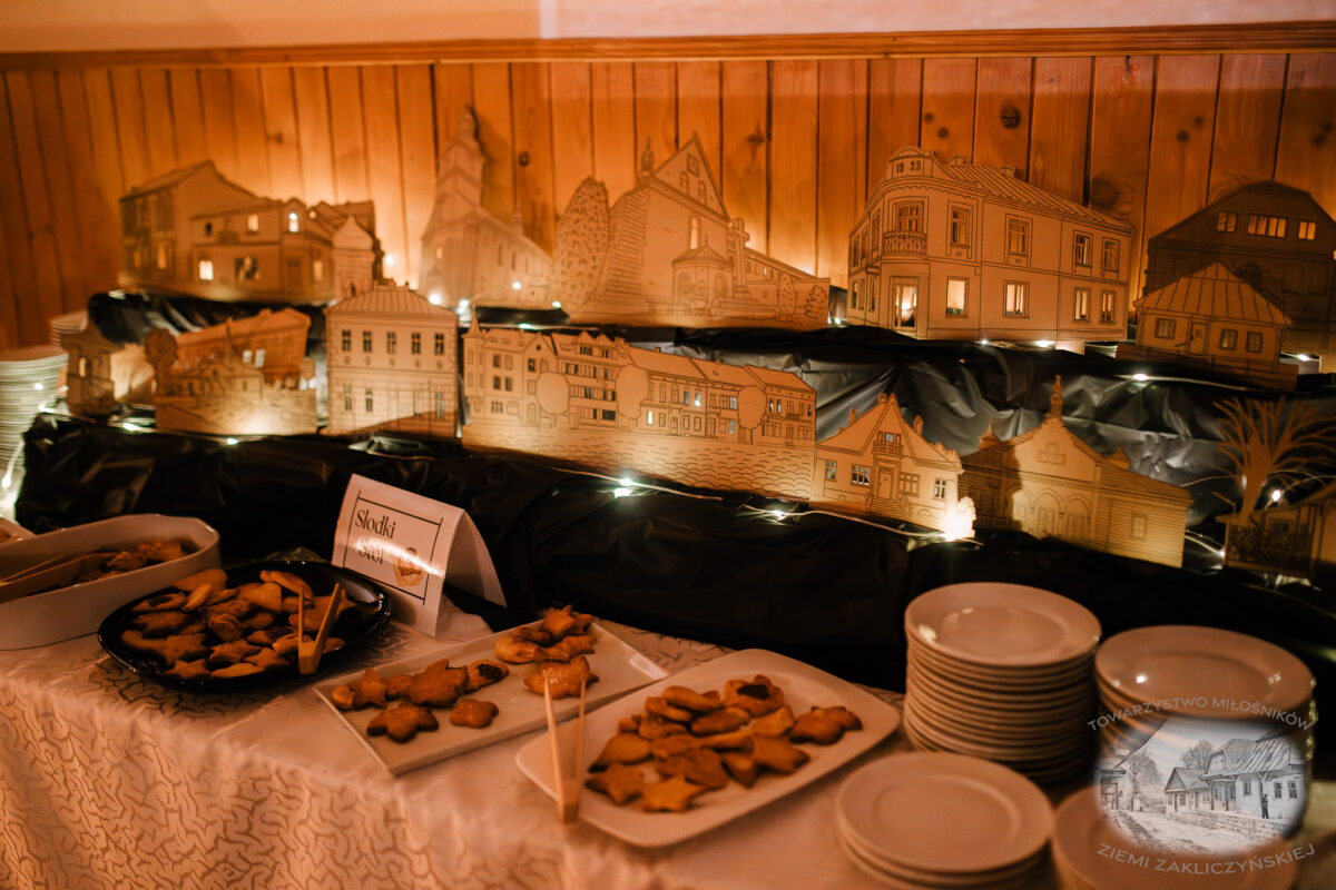 Nocne zwiedzanie Zakliczyna z lampionami pt.: „Ścieżkami dawnych mieszczan” 52 20251110 spacer 056