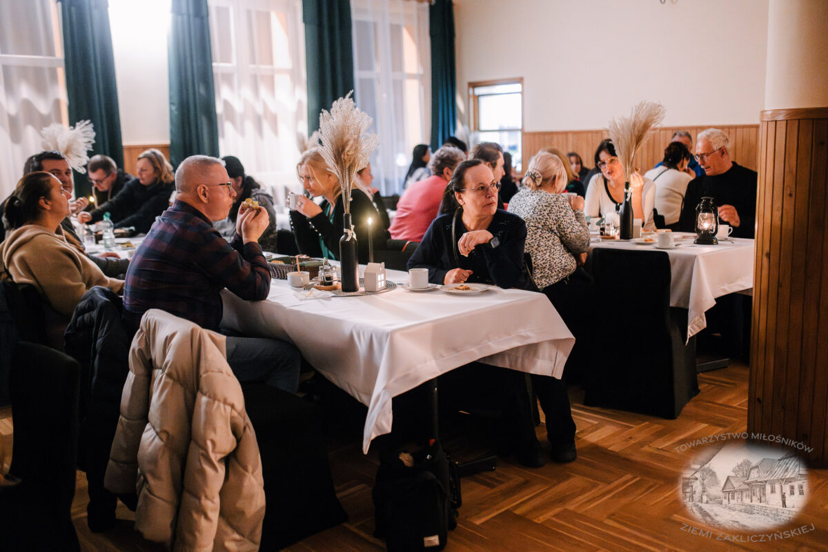 Nocne zwiedzanie Zakliczyna z lampionami pt.: „Ścieżkami dawnych mieszczan” 55 20251110 spacer 059