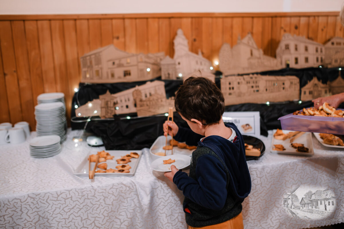 Nocne zwiedzanie Zakliczyna z lampionami pt.: „Ścieżkami dawnych mieszczan” 56 20251110 spacer 060