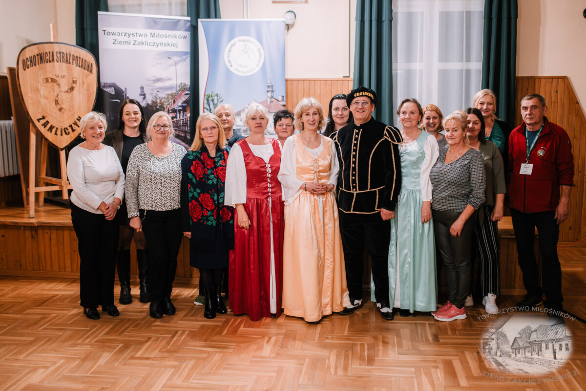 Nocne zwiedzanie Zakliczyna z lampionami pt.: „Ścieżkami dawnych mieszczan” 60 20251110 spacer 064