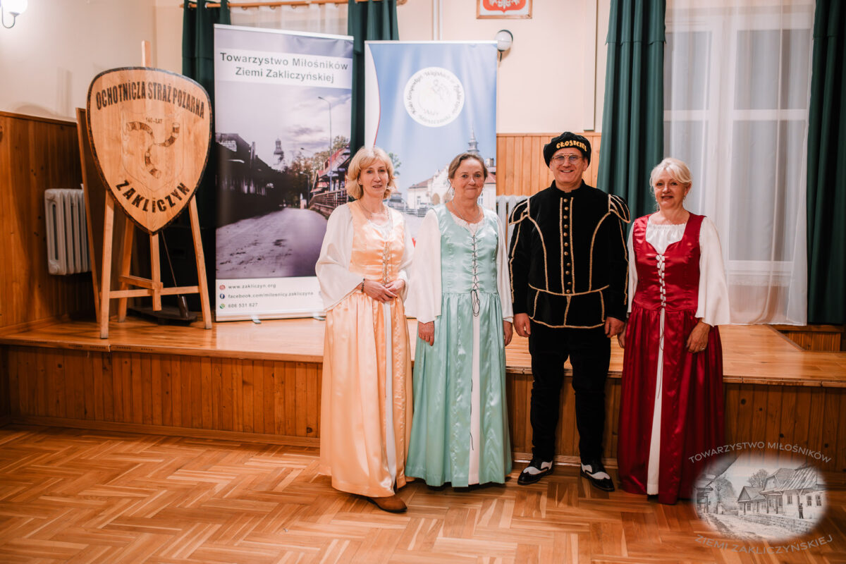 Nocne zwiedzanie Zakliczyna z lampionami pt.: „Ścieżkami dawnych mieszczan” 61 20251110 spacer 065