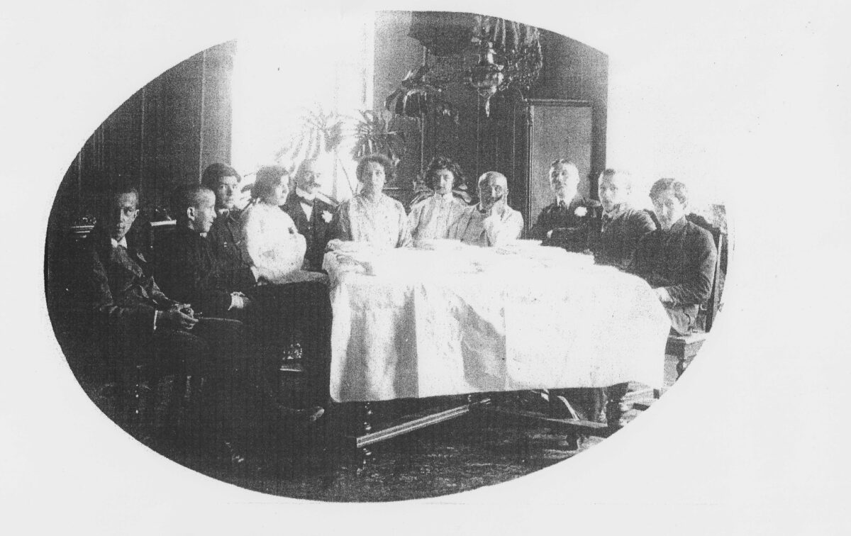 11 Rodzina Adama i Wiktorii Grzegorczykow na zdjeciu z 1913 roku