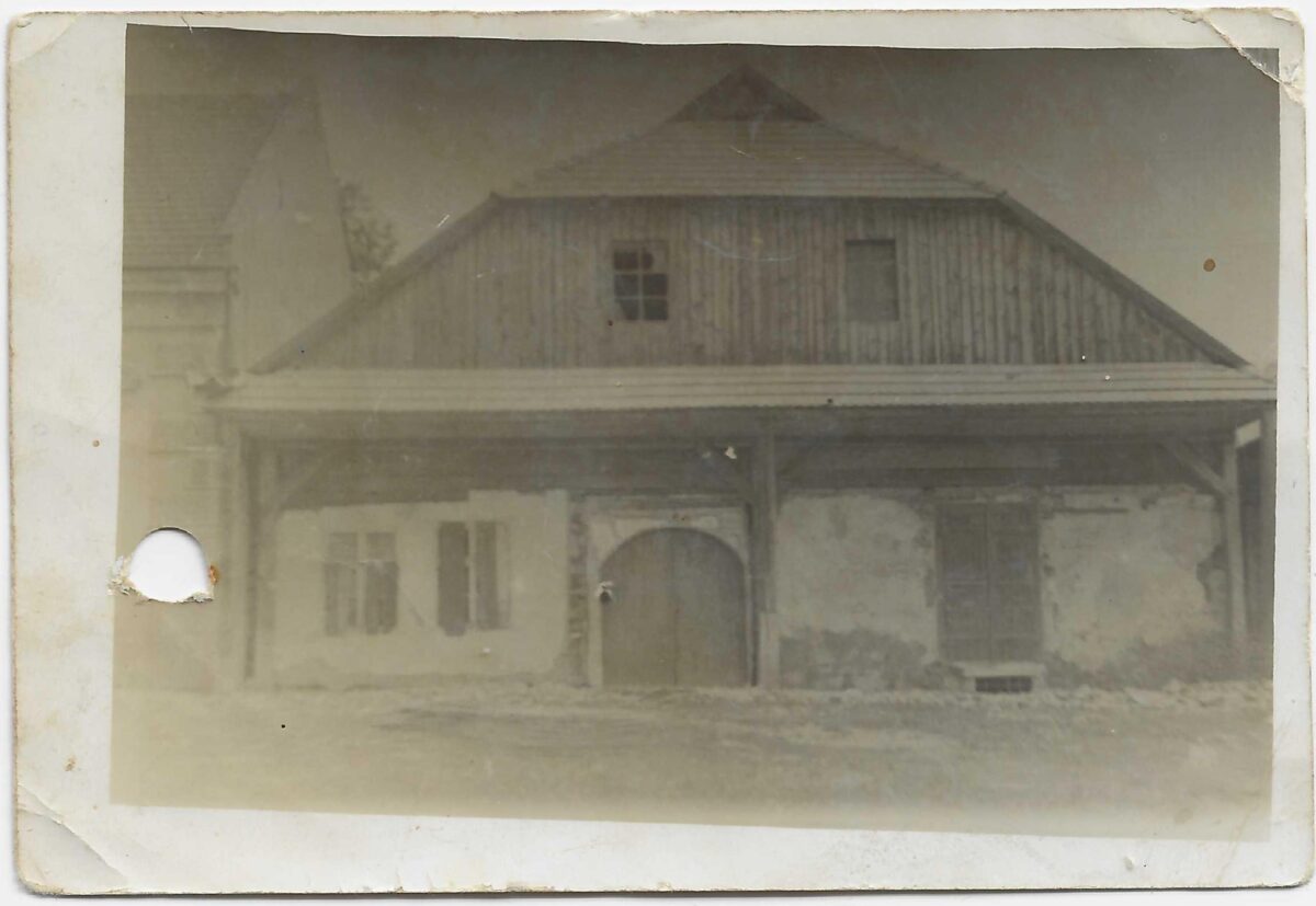 14e Zakliczyn dom przy Rynek 17 ostatni nieistniejacy juz drewniany dom podcieniowy w Zakliczynie