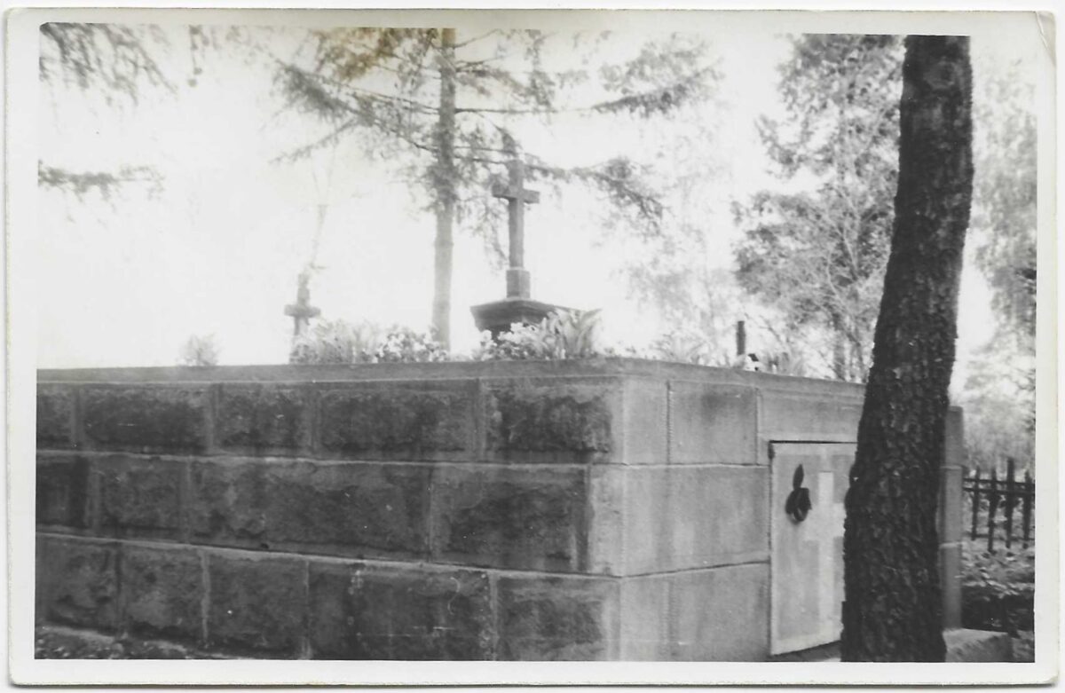 22e Nagrobek na cmentarzu w Zakliczynie