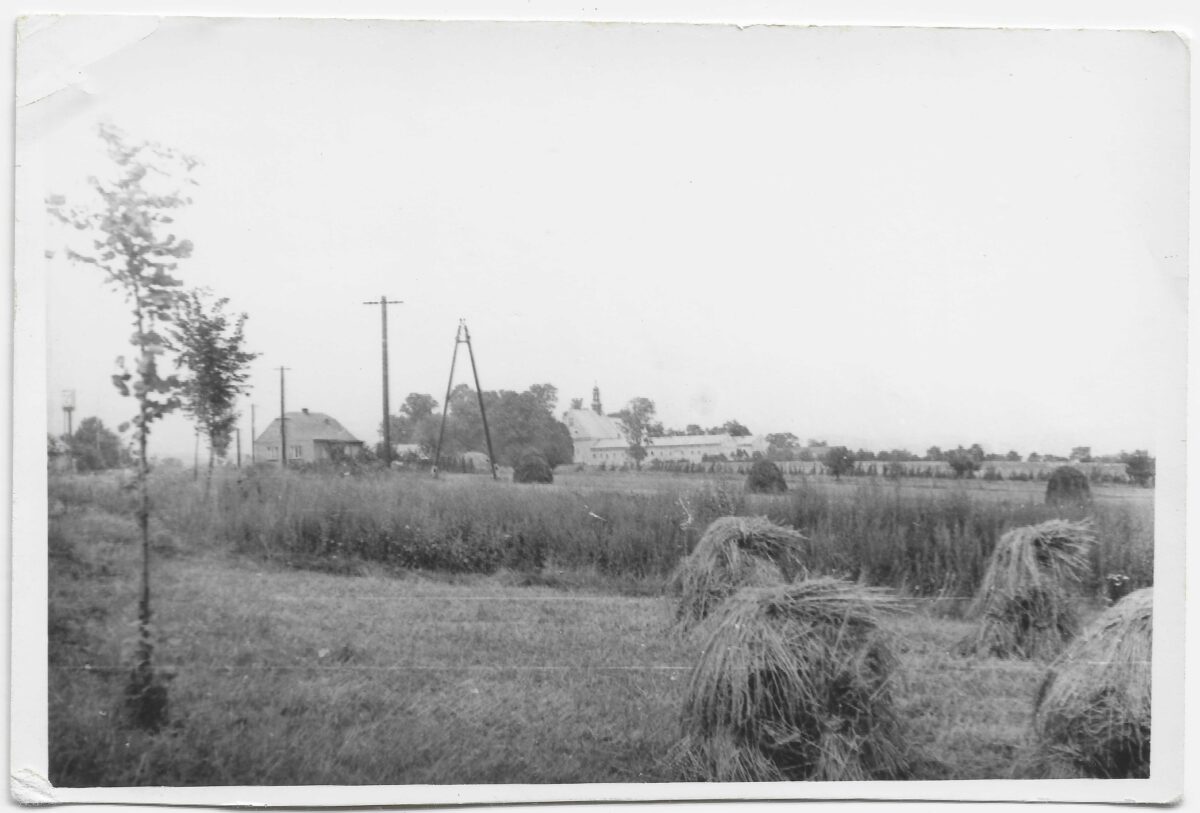 35 Klasztor Franciszkanow w glebi zdjecia Lata 60 te XX wieku