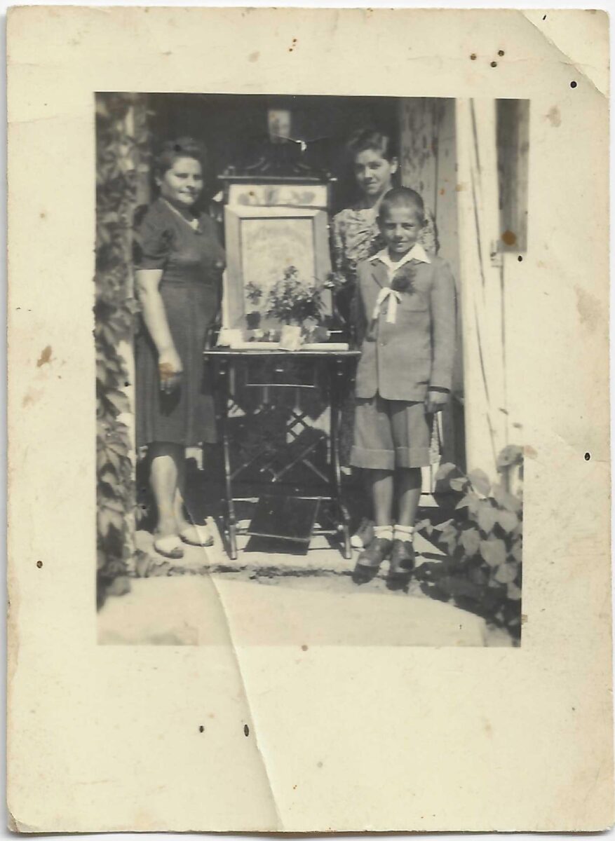 39 10 lipec 1947 rok. Bierzmowanie Henryka Grzegorczyka. Pierwsza z lewej Anna Pawlowska matka chrzestna Henryka z prawej jego matka Helena