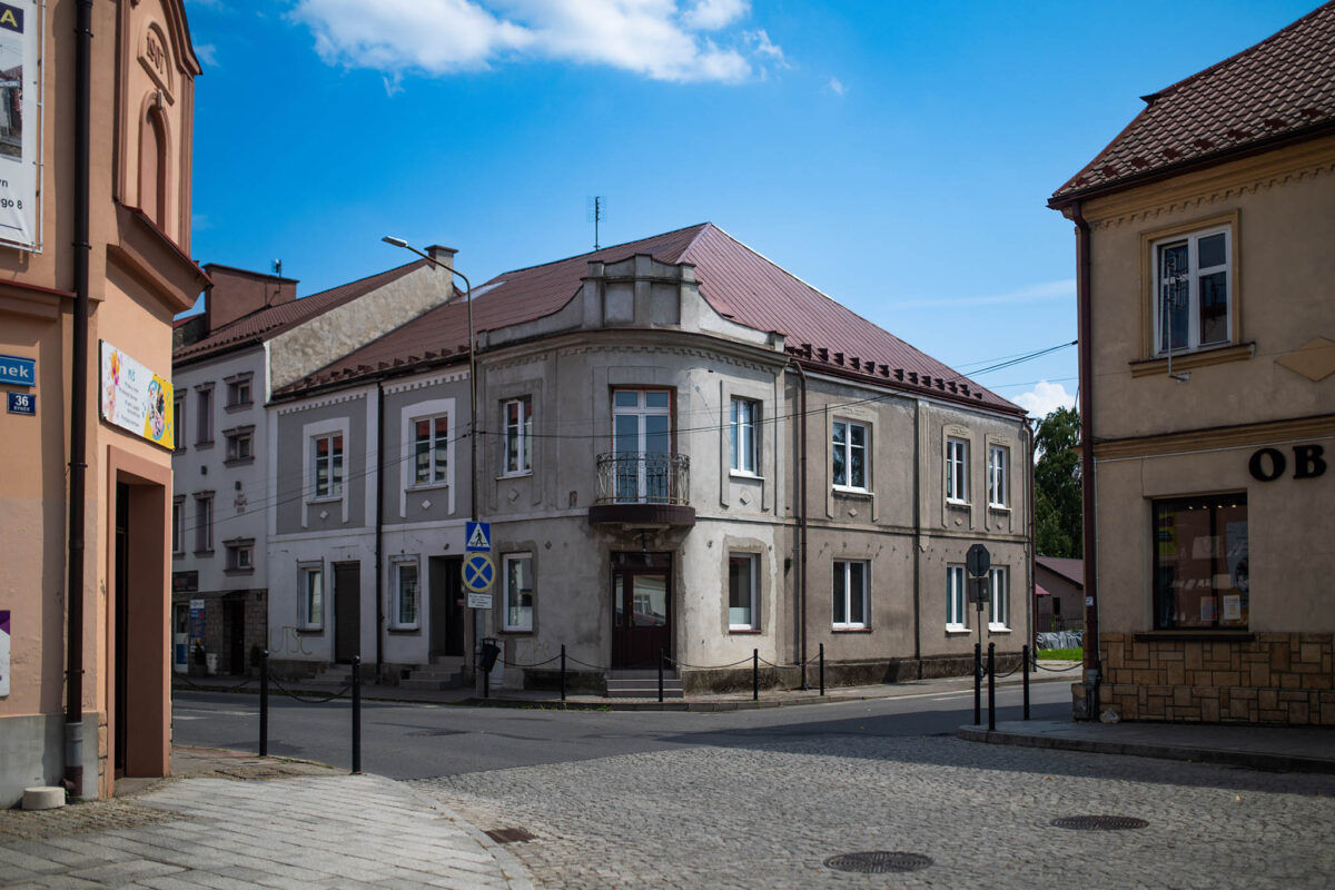 Dom na rogu - Spojrzenie na rodzinę i dom Ciepierskich w Zakliczynie - Marek Ciepierski 20 20250810 dom 001 2048PX