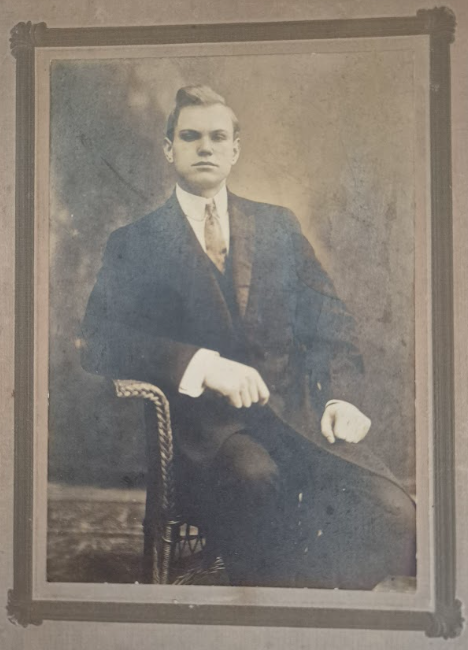 Dom na rogu - Spojrzenie na rodzinę i dom Ciepierskich w Zakliczynie - Marek Ciepierski 7 image 3