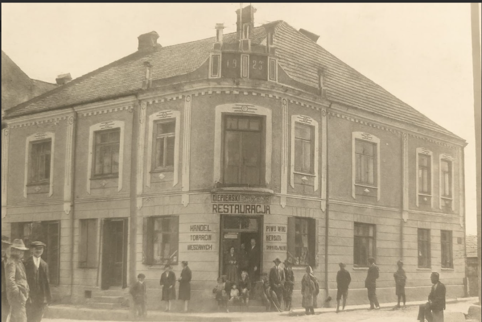 Dom na rogu - Spojrzenie na rodzinę i dom Ciepierskich w Zakliczynie - Marek Ciepierski 13 image 5