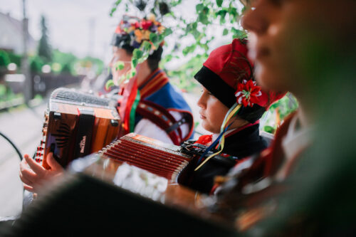 Zielonoświątkowy przejazd bryczkami pełen tradycji i muzyki! 73 ZieloneSwiatki 043