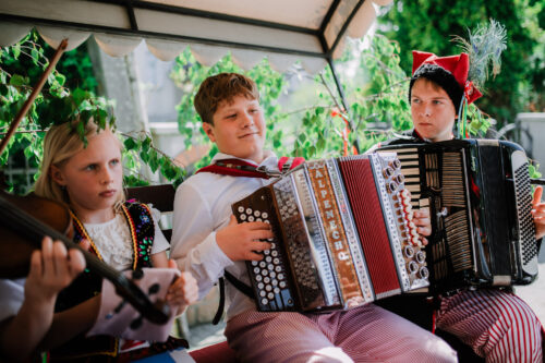 Zielonoświątkowy przejazd bryczkami pełen tradycji i muzyki! 72 ZieloneSwiatki 044