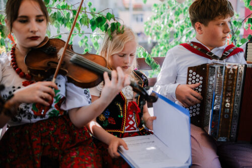 Zielonoświątkowy przejazd bryczkami pełen tradycji i muzyki! 71 ZieloneSwiatki 045
