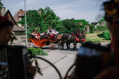Zielonoświątkowy przejazd bryczkami pełen tradycji i muzyki! 69 ZieloneSwiatki 047