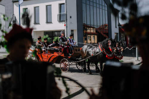 Zielonoświątkowy przejazd bryczkami pełen tradycji i muzyki! 65 ZieloneSwiatki 052