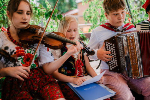 Zielonoświątkowy przejazd bryczkami pełen tradycji i muzyki! 61 ZieloneSwiatki 057