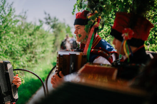 Zielonoświątkowy przejazd bryczkami pełen tradycji i muzyki! 55 ZieloneSwiatki 063