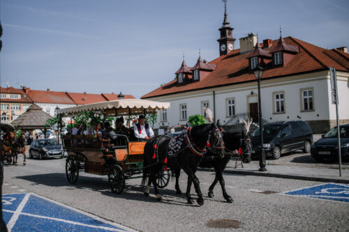 Zielonoświątkowy przejazd bryczkami pełen tradycji i muzyki! 33 ZieloneSwiatki 103