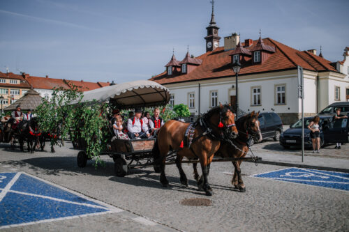 Zielonoświątkowy przejazd bryczkami pełen tradycji i muzyki! 31 ZieloneSwiatki 105