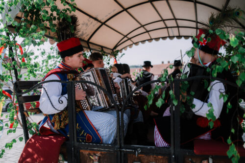 Zielonoświątkowy przejazd bryczkami pełen tradycji i muzyki! 26 ZieloneSwiatki 111
