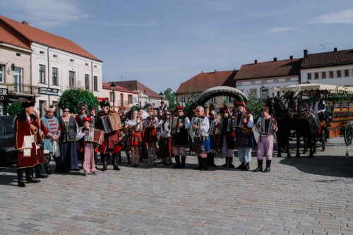 Zielonoświątkowy przejazd bryczkami pełen tradycji i muzyki! 115 ZieloneSwiatki 122