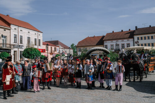 Zielonoświątkowy przejazd bryczkami pełen tradycji i muzyki! 114 ZieloneSwiatki 123