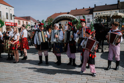 Zielonoświątkowy przejazd bryczkami pełen tradycji i muzyki! 103 ZieloneSwiatki 124